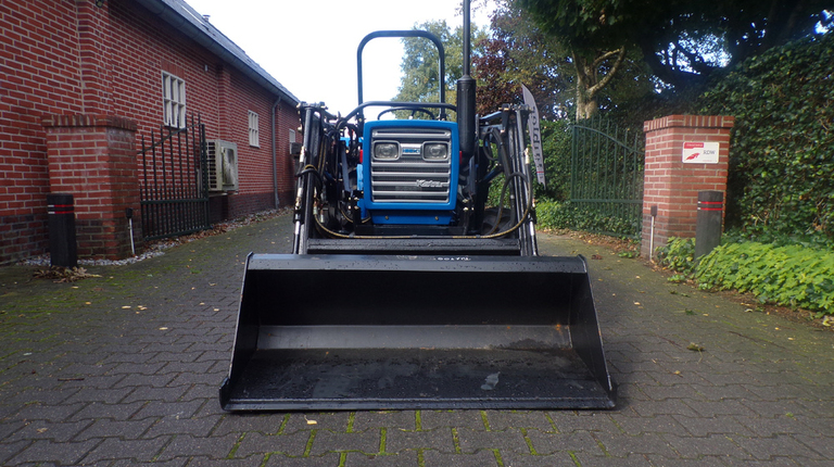 Iseki TU1700 mit Frontlader ab 125 € pro Monat.